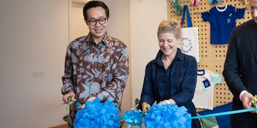 Teddy and Inkeri cut the ribbons (1)